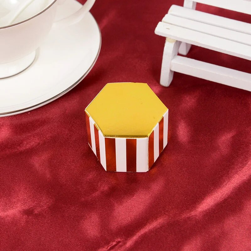 10/20/30 vnt Mini miela auksinė taškinė dryžuota šešiakampė popierinė saldainių dėžutės Kūdikių dušo dovanų dėžutė gimtadienio vestuvių vakarėlio dovana