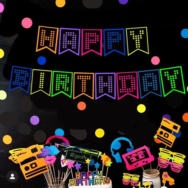 Šviečianti vakarėlio švytėjimas tamsioje popierinėje stygoje Žvaigždės girlianda kabantys pakabukai su gimtadieniu vestuvių vakarėliui papuošti