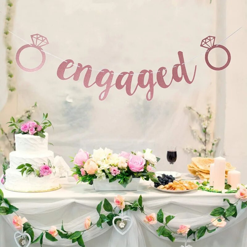 Aukso blizgučiai romantiška sužadėtuvių reklaminė juosta, skirta mergvakario sužadėtuvių dekoravimui