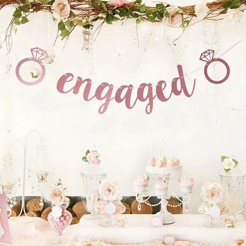 Aukso blizgučiai romantiška sužadėtuvių reklaminė juosta, skirta mergvakario sužadėtuvių dekoravimui