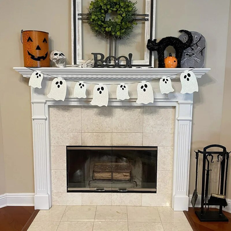 Helovino kabančios baltos vaiduoklio reklamjuostės, reikmenys Helovino vakarėlio popieriaus srautas, skirtas namų durims, vidaus lauko mantelio dekoravimui