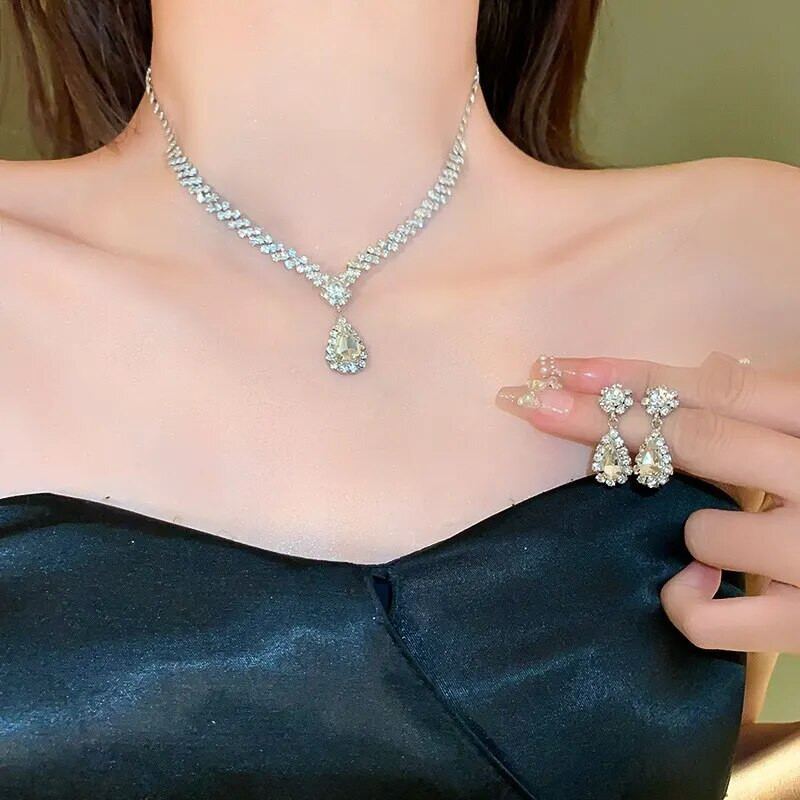 Γυναικεία σκουλαρίκια με σταγόνες κολιέ με αστραφτερά στρας Γεωμετρικά κολιέ με σταγόνες νερού Σετ κοσμημάτων γάμου για νύφη