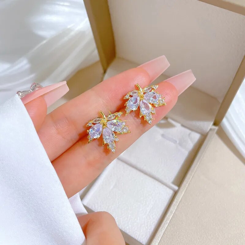 Madingas subtilus mikro inkrustuotas romantiškas balto klevo lapų karolių auskarų rinkinys Klasikinio asmenybės vakarėlio temperamento papuošalai