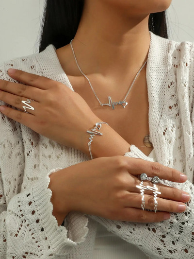 Σετ κοσμήματα 5 γυναικείου απλού στιλ με όλα τα ταιριαστά Μόδα κοσμήματα Ασημί χρώμα Καρδιά Καρδιά Σκουλαρίκια Κολιέ Καρδιά Δαχτυλίδι Σετ κοσμημάτων