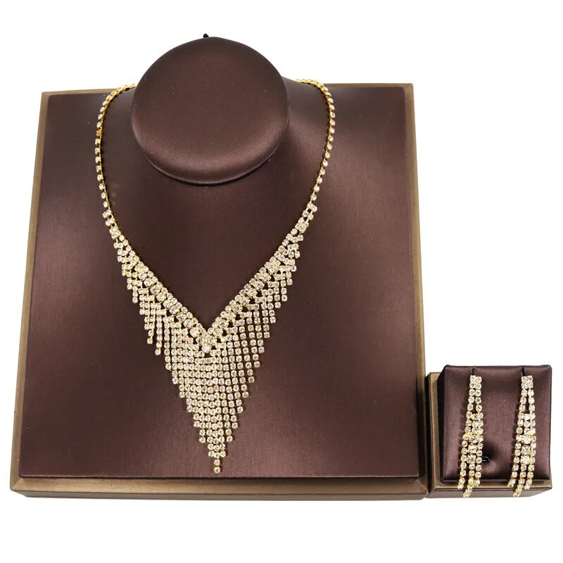 Luksuzni komplet mladenkinog nakita s kristalima i kićankama V oblik posrebrena vjenčanica s kristalima, ogrlica, set naušnica, ženski dar