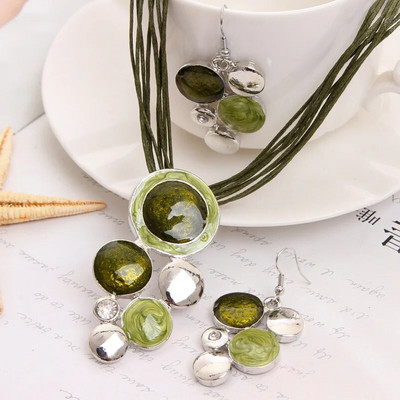 Moodsad uued ehtekomplektid Rohelised köiskett ümmargused helmed ripats kaelakee kõrvarõngas Kvaliteetsed pruudi pulma suveehted