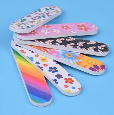 Maniküüri tööriistade hulgimüük Värvilised kahepoolsed smirgelplaadid väikesed 9 cm miniküüneviil küüneviili lõikamise tööriist