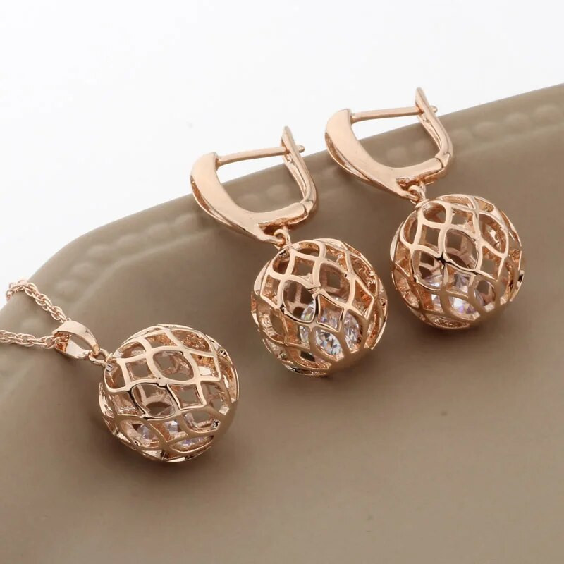 Jauni liela raksta dobi juvelierizstrādājumu komplekti 585 rožu zelta krāsā ar kubiskā cirkonija oksiju sievietēm, grebti unikāli modes juvelierizstrādājumu komplekti