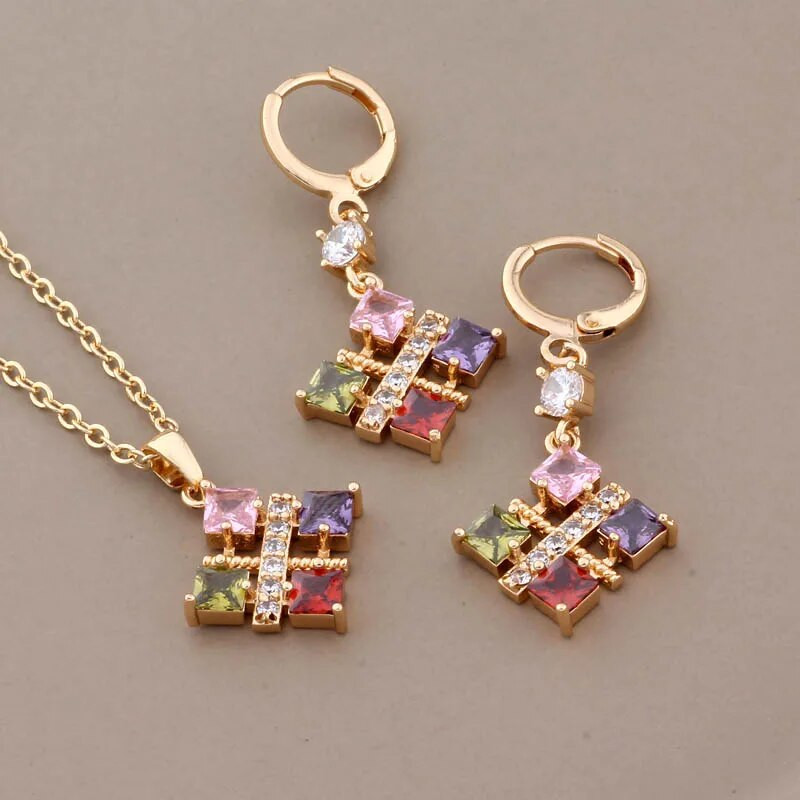 Uued trendikõrvarõngad ja ripatsite komplektid naistele kullavärvi naturaalse tsirkooniga Ebatavaline kõrvarõngaste mood Luksuslik elegantne naiste komplekt