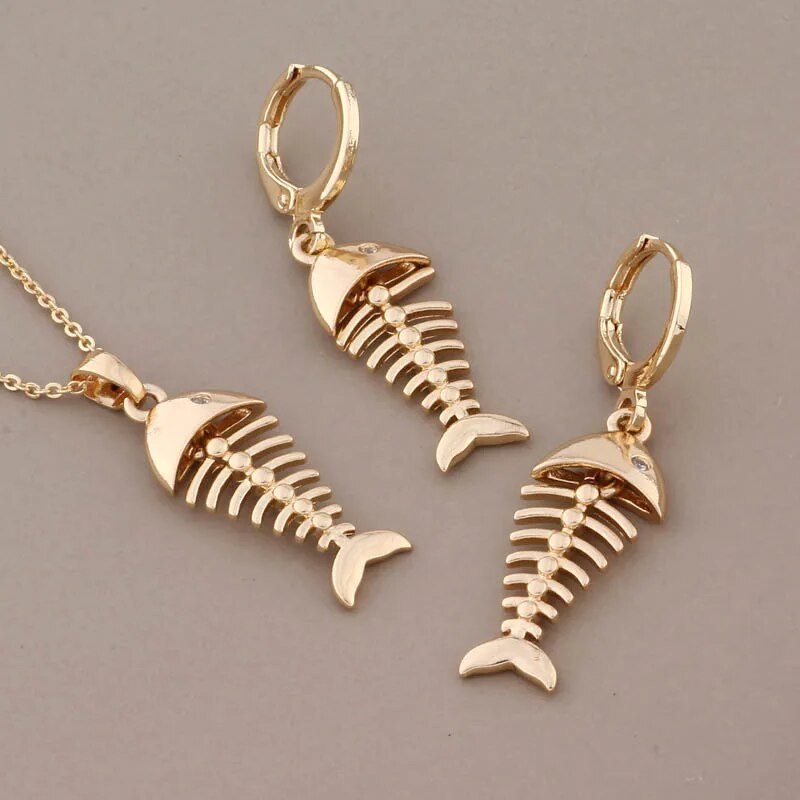 Uus moodne kalaluu kujuga kvaliteetne ehe kullavärvi rippuvate kõrvarõngaste komplektid naistele luksuslik elegantne ehtekomplekt