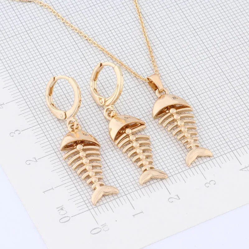 Uus moodne kalaluu kujuga kvaliteetne ehe kullavärvi rippuvate kõrvarõngaste komplektid naistele luksuslik elegantne ehtekomplekt