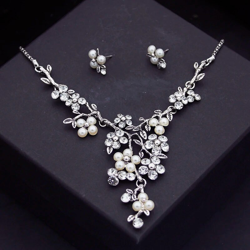 Imeilusad pärlitest pruudi ehete komplektid naistele Luksuslik kaelakee kaelakee kõrvarõngad pulmakleit pruudi kaelakee komplektid mood