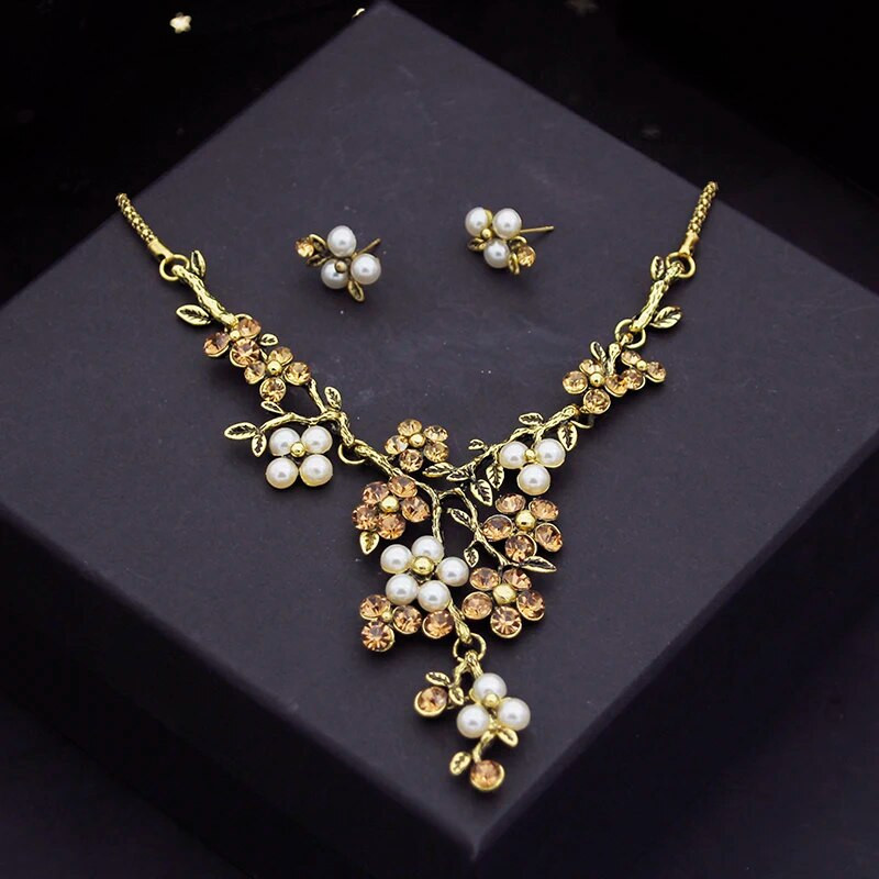 Imeilusad pärlitest pruudi ehete komplektid naistele Luksuslik kaelakee kaelakee kõrvarõngad pulmakleit pruudi kaelakee komplektid mood