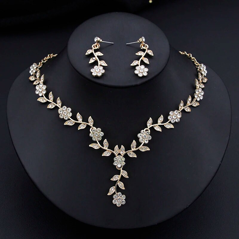 Roosad värvid lilledega ehtekomplektid naistele Luksuslik kaelakee ja rippuvad kõrvarõngad tüdrukutele pulmade pulmakee komplektid mood