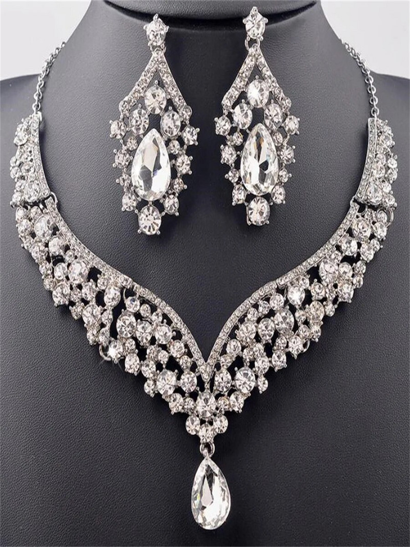 Hõbeplaat Luksuslik kunstkõrvarõngaste kaelakeekomplekt Kvaliteetsest sulamist ehteaksessuaarid naisele