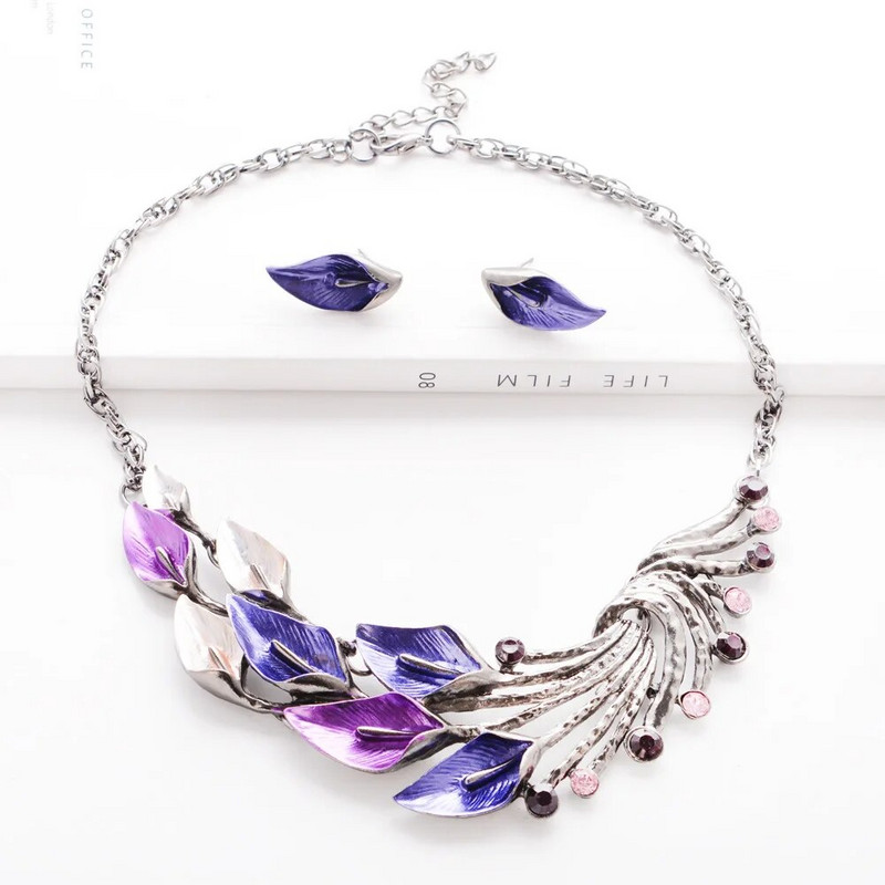Izsmalcināti grezni gradienta purpursarkani lapas, pāva spalvu kaklarotas auskaru komplekts sievietēm Eleganti Calla Lily līgavas rotaslietas