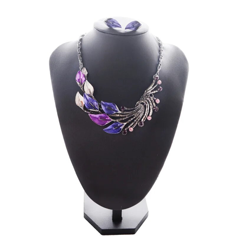 Izsmalcināti grezni gradienta purpursarkani lapas, pāva spalvu kaklarotas auskaru komplekts sievietēm Eleganti Calla Lily līgavas rotaslietas