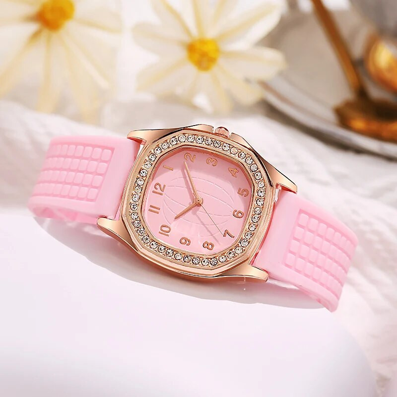 Jaunums Sieviešu kleita Pulkstenis Candy Color Silikona siksniņa Lovely Lady Girls Dāvanas Pulkstenis Ikdienas kvarca rokas pulkstenis Relogio Feminino