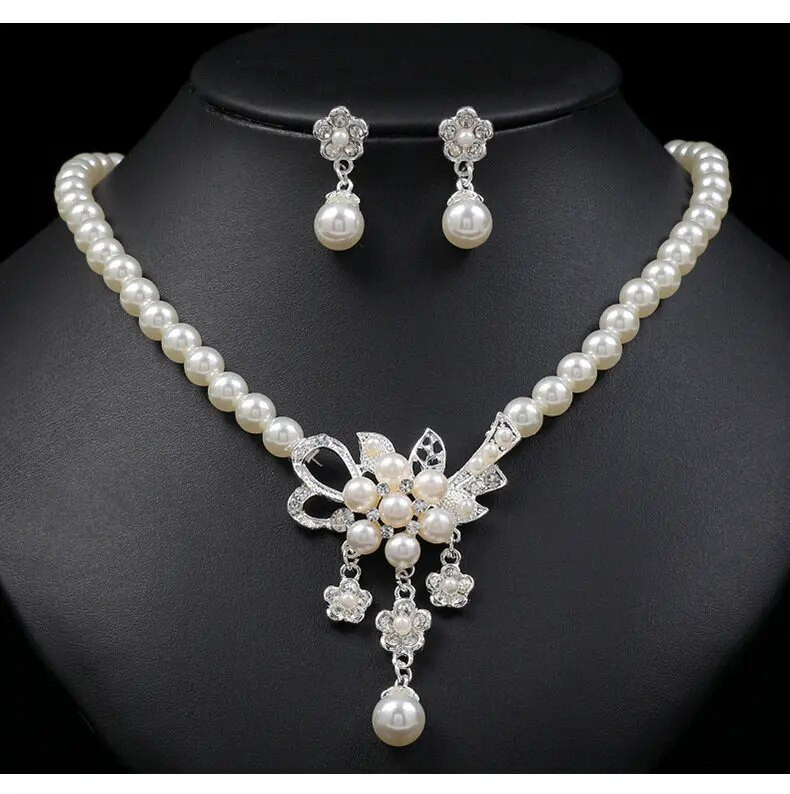 Πολυτελές Γυναικείο Κρυστάλλινο Σετ Κοσμήματα Γούρι Ασημί Χρώμα Γαμήλια Κρεμαστά Σκουλαρίκια Γυναικεία Κολιέ κολιέ με αλυσίδα με λευκή πέρλα