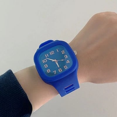 Kvadrātveida kvarca pulksteņi vīriešiem un sievietēm, stila vienkāršs ūdensizturīgs sporta pulkstenis, brīvā laika modes studentu pāra pulksteņu vairumtirdzniecība