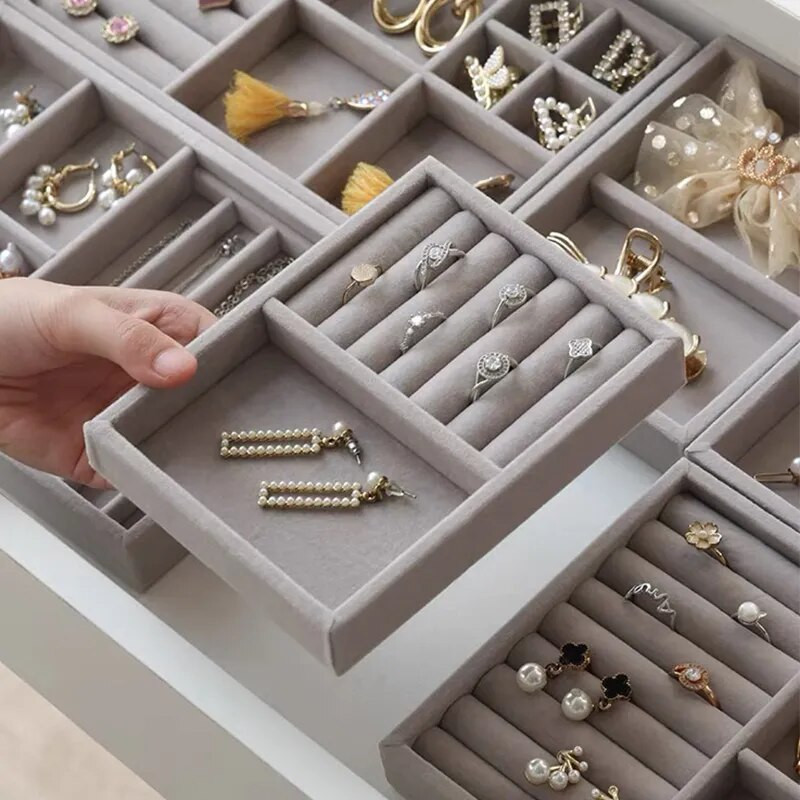 Sametist ehete vitriinide ümbris Virnastatav peen ehete hoidja Kaasaskantav sõrmus Kõrvarõngad Kaelakee Korraldajakarp Kuum müük