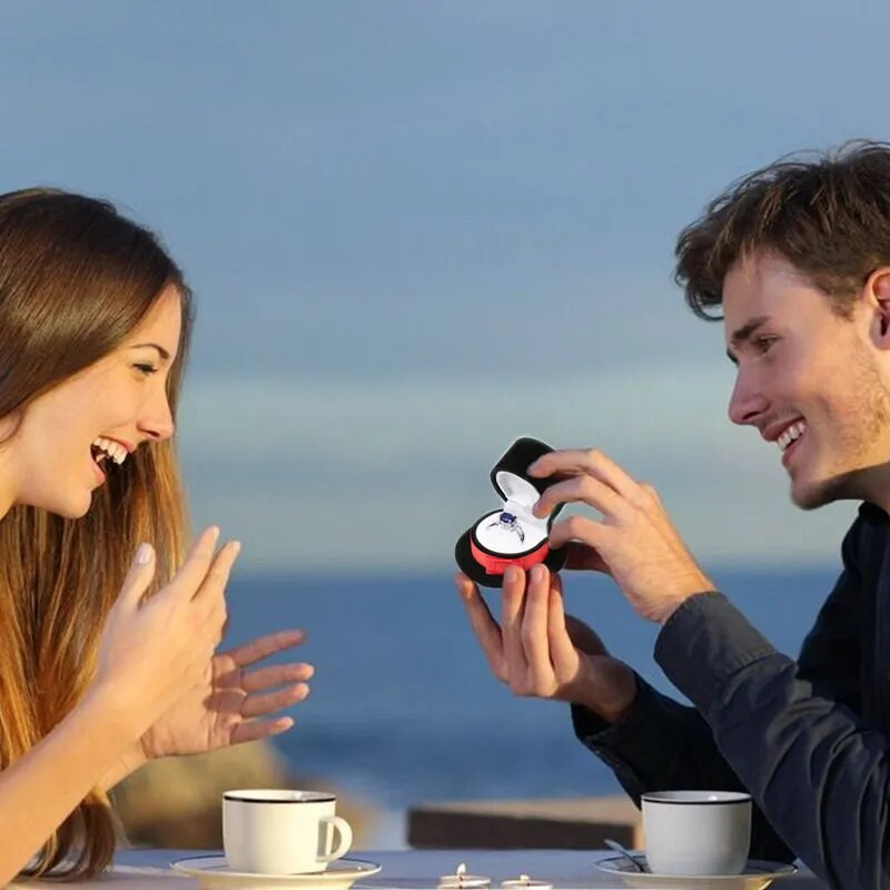 Ühes tükis sametest ehtekarbi kinkekarbi konteiner abielusõrmuste karbi sõrmuseümbris kõrvarõngahoidja ehete väljapaneku ja ehete pakendi jaoks