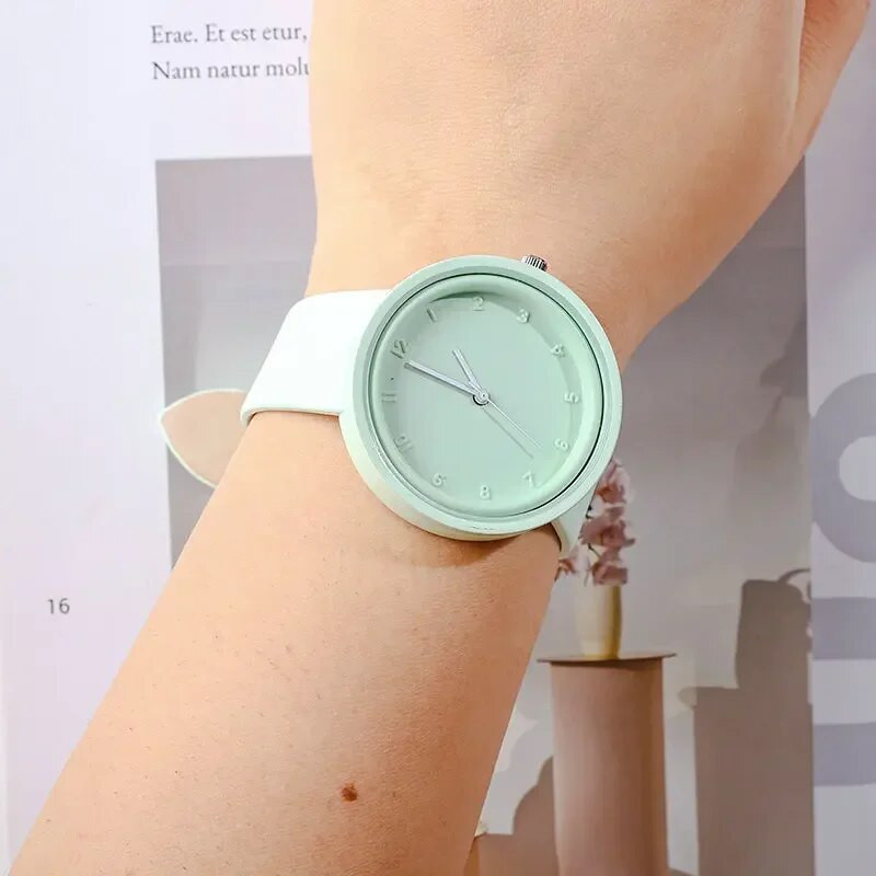 Jauni vienkārši ādas imitācijas zīmola kvarca pulksteņi sieviešu apaļie ūdensnecaurlaidīgie pulksteņi Relogio Feminino plaukstas aproce Pulkstenis karstā izpārdošana