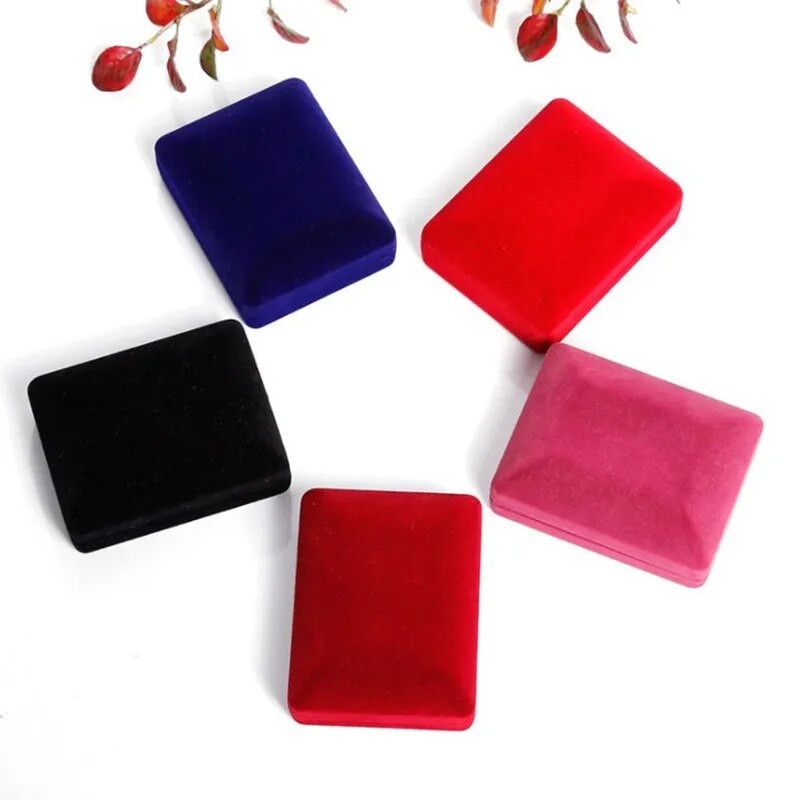 1 tk musta sametist pulmaehte kaelakee ripatskarbi kinkekõrvarõngaste hulgimüük, nipsasjake vitriinümbrise hoidja