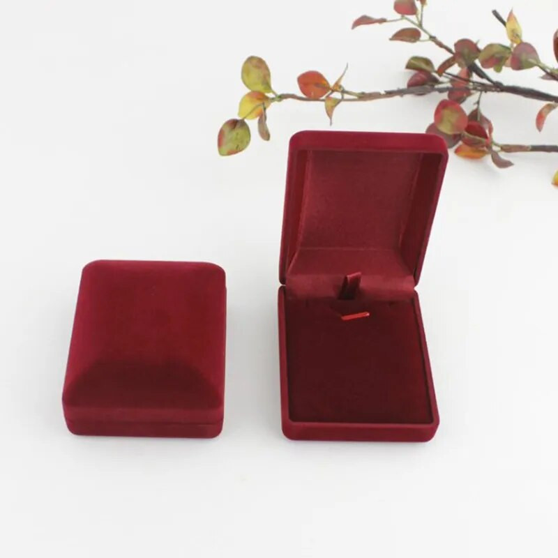 1 tk musta sametist pulmaehte kaelakee ripatskarbi kinkekõrvarõngaste hulgimüük, nipsasjake vitriinümbrise hoidja