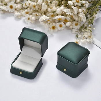 1Pcs модна кутия за бижута с пръстени 5.8x5.8x4.5cm розово злато/тъмносиньо/зелено/бяло Pu корона катарама сватбен подарък кутия за бижута