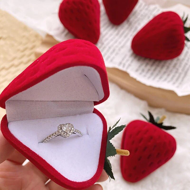 Aksominės raudonos braškių žiedų dėžutės asmenybės rožė, širdies formos žiedai, laikymo dėžutė, flokuojanti papuošalų vitrina Valentino dienos dovana