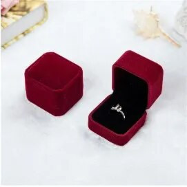 Punase sameti topeltsõrmuste karp ettepaneku tegemiseks pulmakihlumiseks Ystävänpäivä kingitussõrmuse hoiustamine Ehete korraldaja vitriin