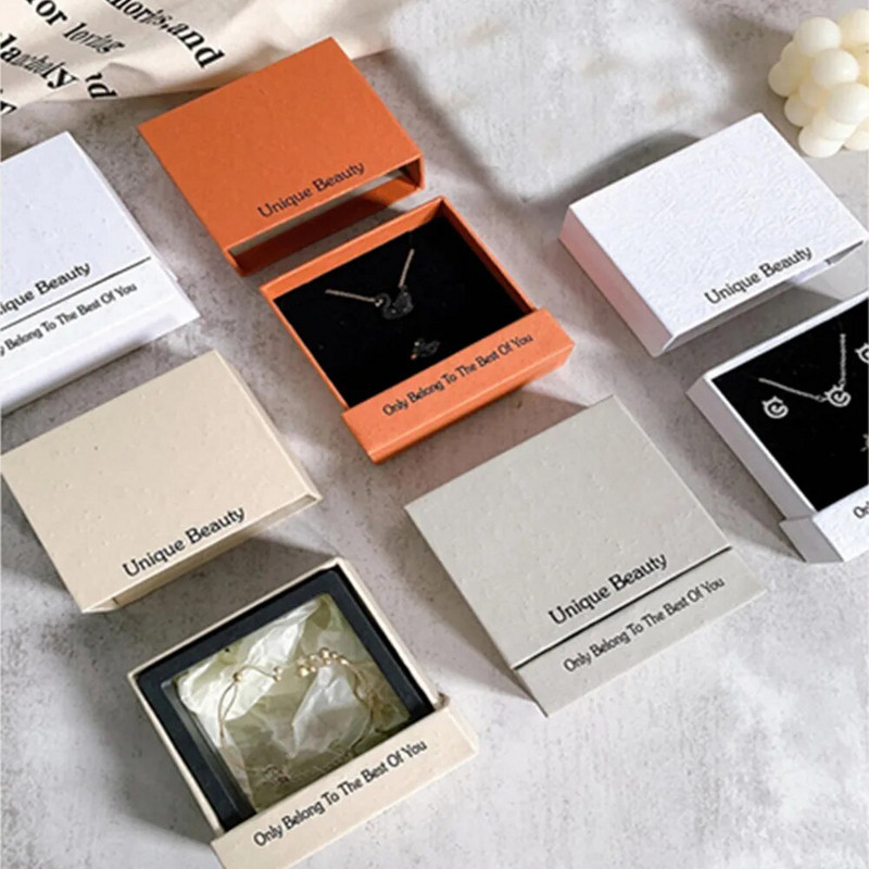 Jauna atvilktņu dārglietu kastīte ar PE membrānas balstiekārtu gredzeniem auskariem rokassprādzes kaklarota ar bruņu glabāšanas organizatora kastīti