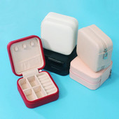 Nešiojama papuošalų dėžutė, skirta kelioniniams karolių žiedų auskarų laikymui Vieno sluoksnio apverčiama aukščiausios klasės PU odinė papuošalų laikymo dėžutė Joyero