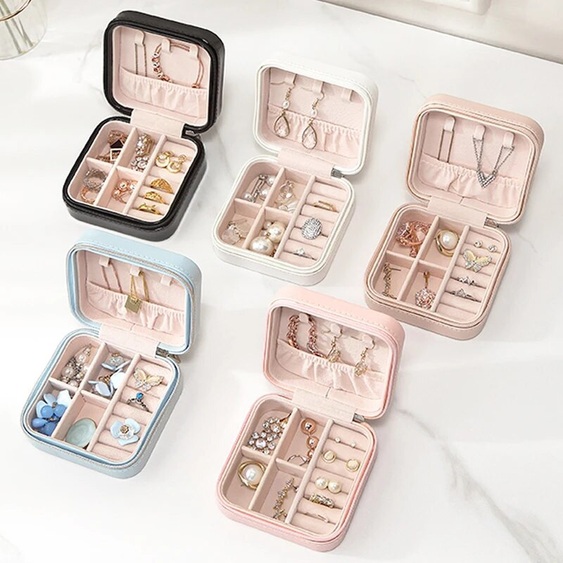 Nešiojama papuošalų dėžutė, skirta kelioniniams karolių žiedų auskarų laikymui Vieno sluoksnio apverčiama aukščiausios klasės PU odinė papuošalų laikymo dėžutė Joyero