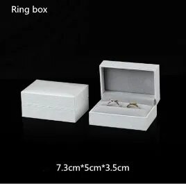 Uus kaarekujuline pärlilukuga ehtekarp pulmade jaoks Kaelakee Kõrvarõngad Ripatsid Korraldaja PU-nahast vitriin