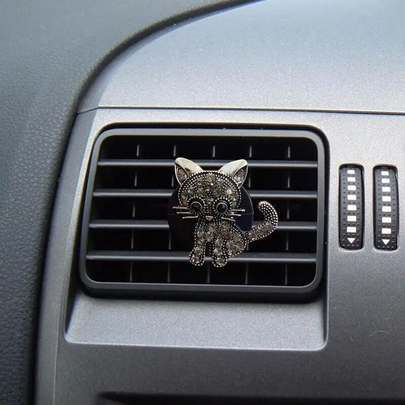 Auto õhuvärskendaja Bear Pilot Vent Parfüüm Cute Cat Gemstone Auto õhuvärskendajad ventilatsiooniklambrid Armsad koomiksikaunistused Autotarvikud
