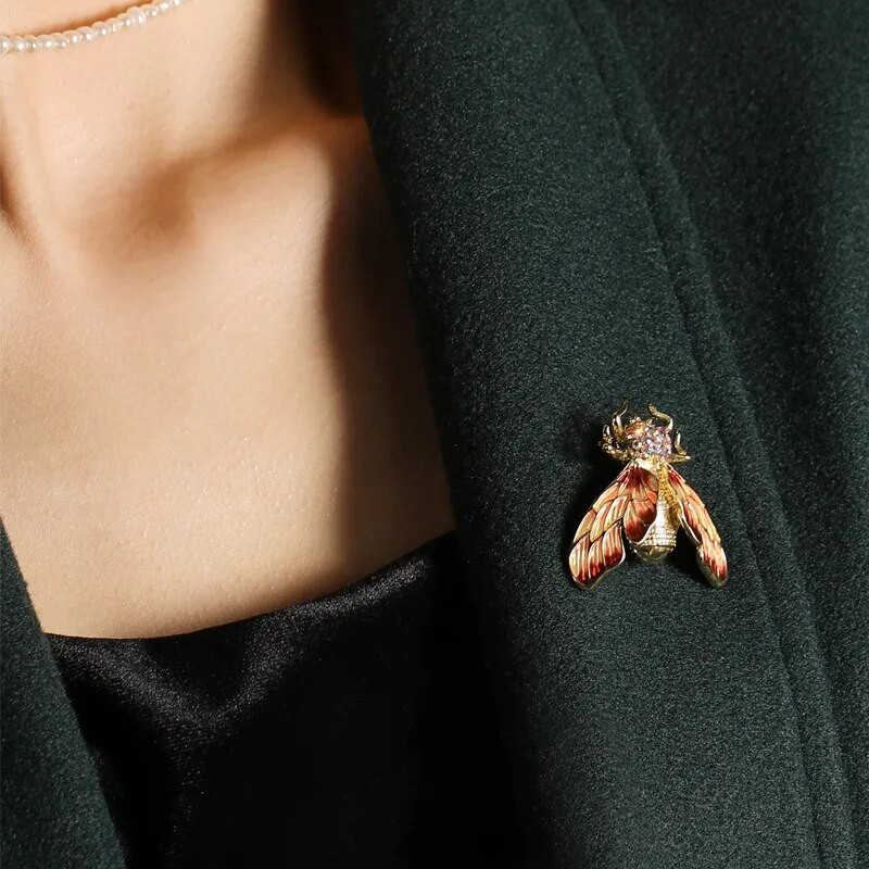 Spalvingi sparnai emaliuotos bičių sagės moterims Vyrams spindintys krištoliniai cikados vabzdžiai vakarėlis priežastinis sagės smeigtukas Dovanų aukso spalvos papuošalai