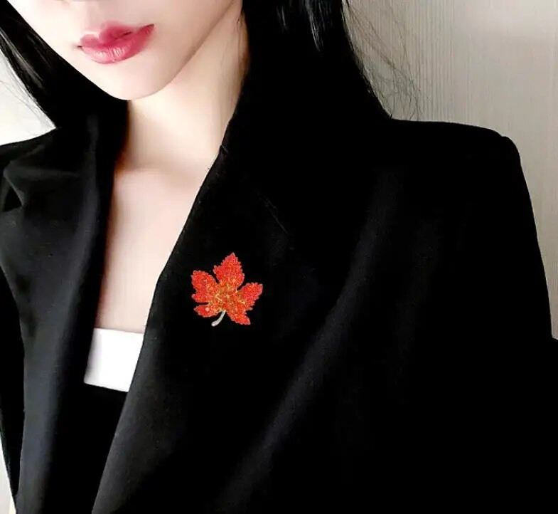 Elegantiškos krištolinės klevo lapų segės Prabangus temperamentas Moterims Vestuvės Banketai Drabužiai Papuošalai Vakarėlio aksesuarai Dovanos