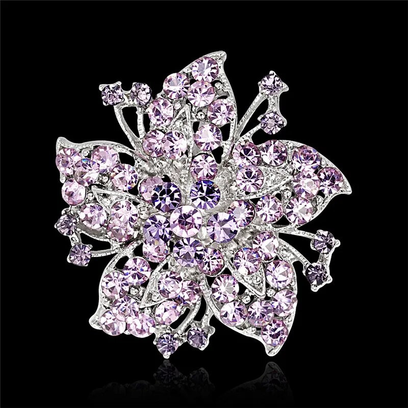 Suured sädelevad kristallist kividest lillelised prossinõelad väliskandmiseks või pulmadeks