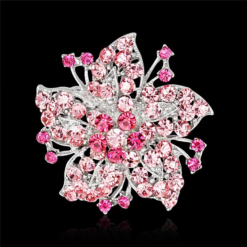 Suured sädelevad kristallist kividest lillelised prossinõelad väliskandmiseks või pulmadeks