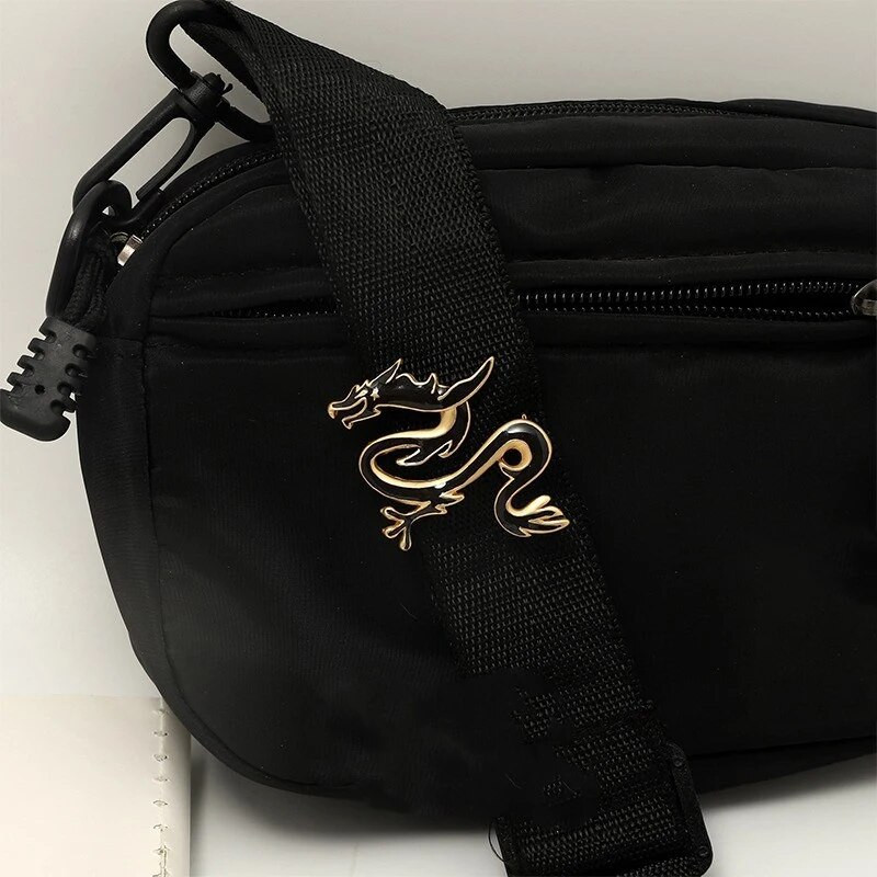 1 tk Retro Dragon Totem Pross Personality Meeste Zodiac Pin Moe ülikonna särk Aksessuaarid