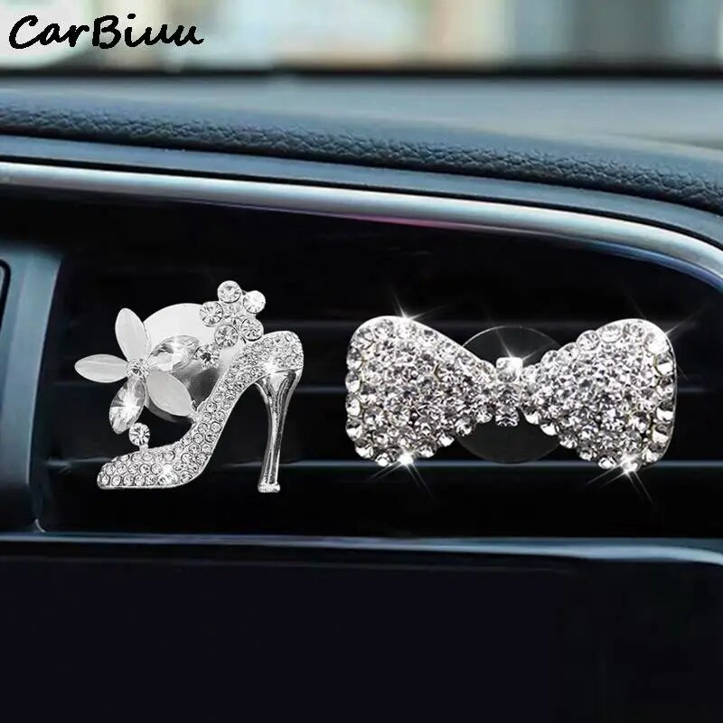 Bling Crystal automašīnas gaisa ventilācijas sprādzes piekariņš Crystal apavu soma Sirds bantītes formas dekors Rhinestone automašīnas interjera dekorācijas šarms sievietēm