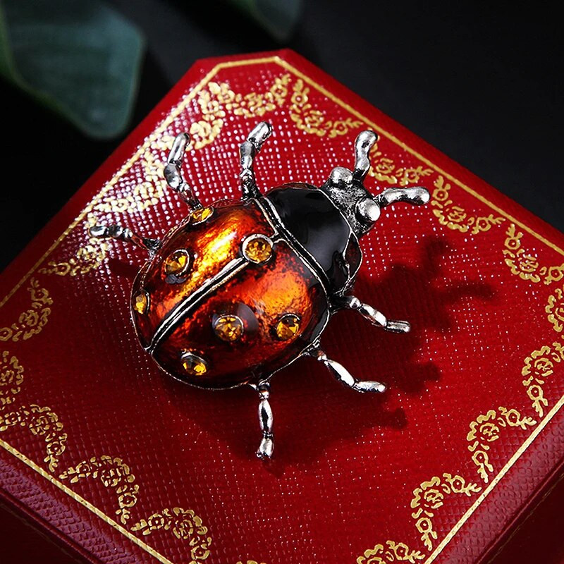 1 gab. Vintage emaljas vaboles saktas Septiņu zvaigžņu mārītes piespraude Sieviešu Mētelis Apģērbi Rotaslietas Ballīšu aksesuāri