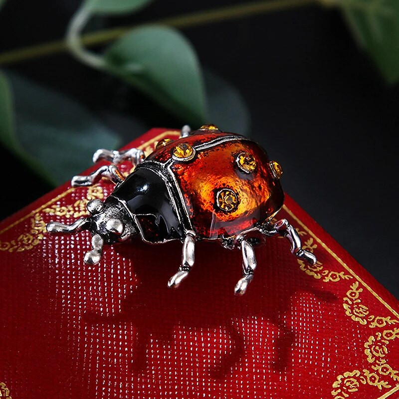 1 gab. Vintage emaljas vaboles saktas Septiņu zvaigžņu mārītes piespraude Sieviešu Mētelis Apģērbi Rotaslietas Ballīšu aksesuāri