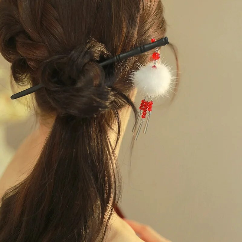 1 tk Vintage Hiina stiilis puidust juuksepulk koos Hairballi ripatsiga söögipulga kujuga juukseklambrid naiste peakatted, juukseaksessuaarid