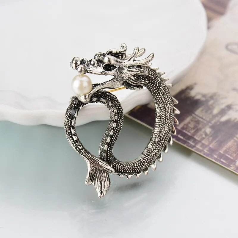 Pin Badge Retro Euroopa ja Ameerika tippklassi meesteülikonnad Vintage rinnamärgi pross Ehted sulamist Dragon Totem Pross