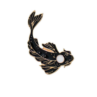 Dzīvnieku piespraudes un piespraudes Jauka zelta zivtiņa menca zivs melnbalta laba vēlējuma dāvanas laimīgas rotaslietas niršanas apģērbs metāla nozīmīte