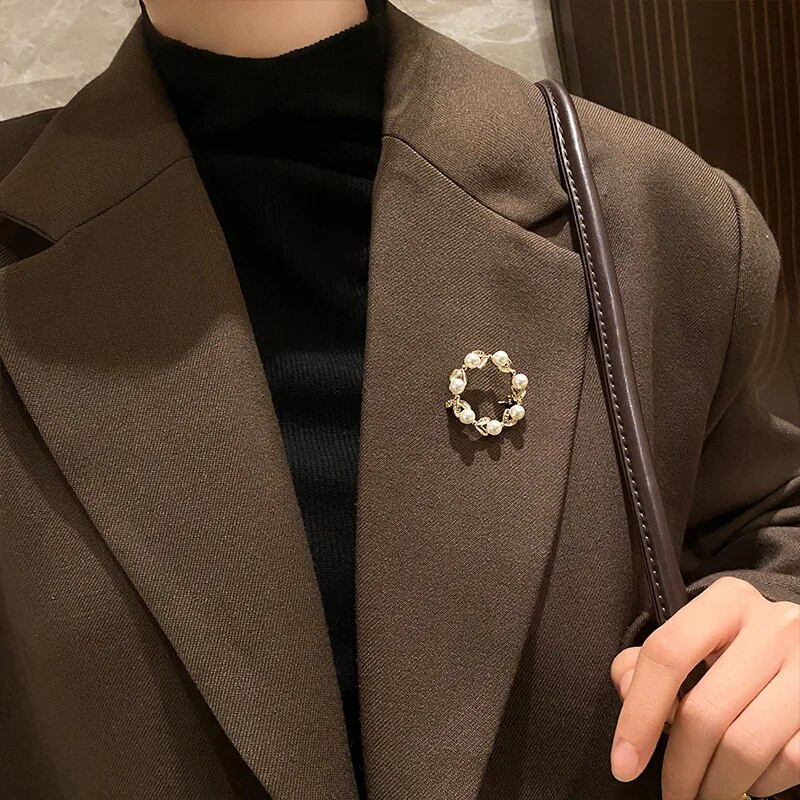 Uus pärlikivist pärgiga liblikpross naistele Barokne trendikas elegantne ringikujuline lehtedega pross, peo pulmakingitus