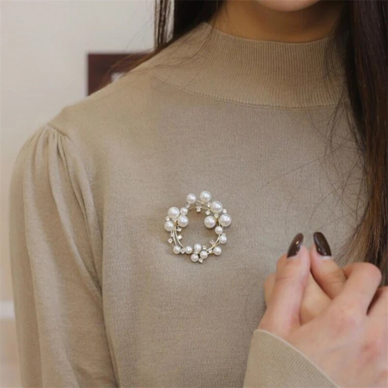 Didmeninė prekyba lydinio balto perlo krištoliniai krištoliniai kalėdiniai gėlių sagės segtukai moterims, merginoms, vestuviniai papuošalai, dovana